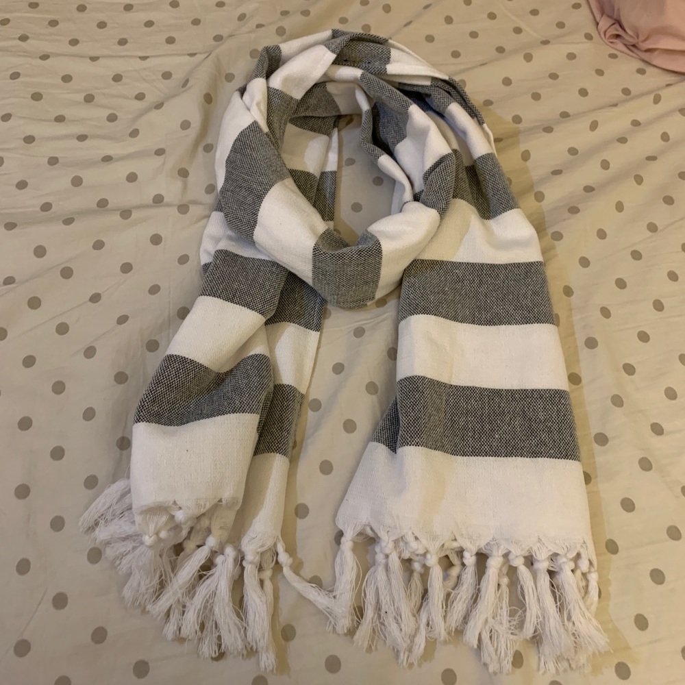 🌸 SOLD!!! Sephora beauty insider scarf